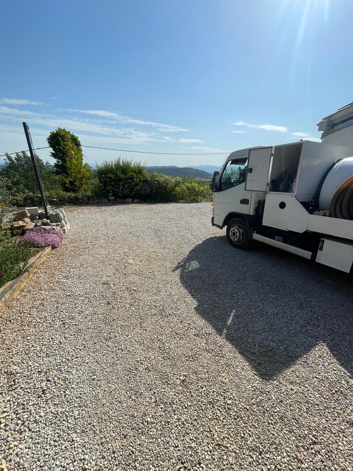 Véhicule d'intervention CleanCuve sur site client